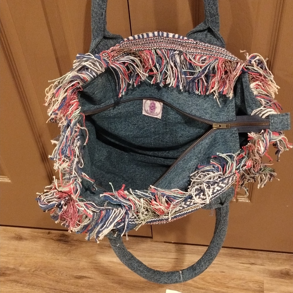 NWT! Woman's tote - Picture 3 of 4